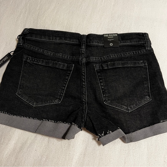 Blank NYC NWT roll up short Size 27 28 and 29 - Picture 6 of 10
